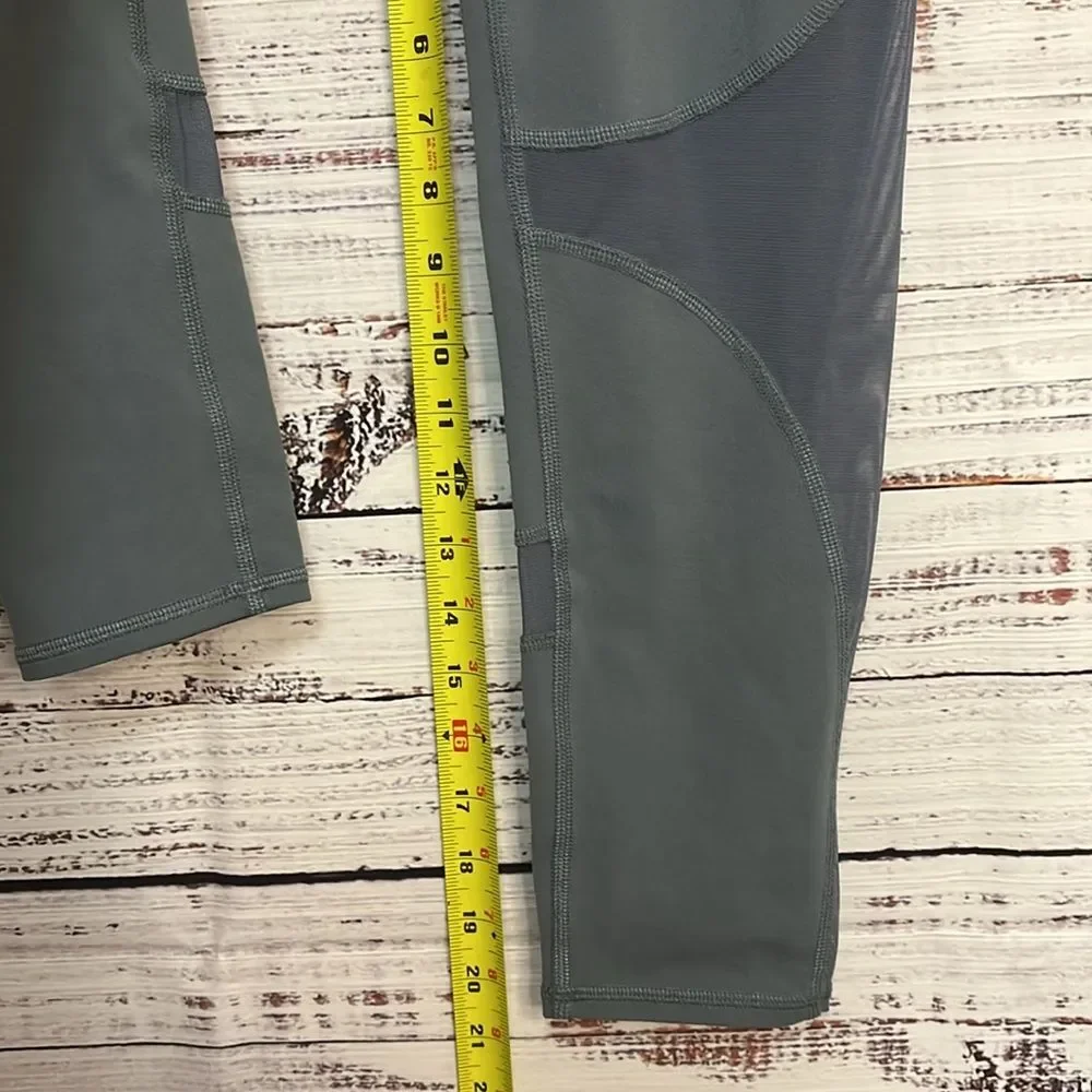 Alo Yoga Coast Capri Leggings Mesh Gray Women’s Small Cropped Athleticwear